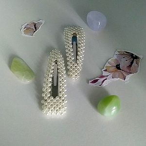 White pearl hair clips